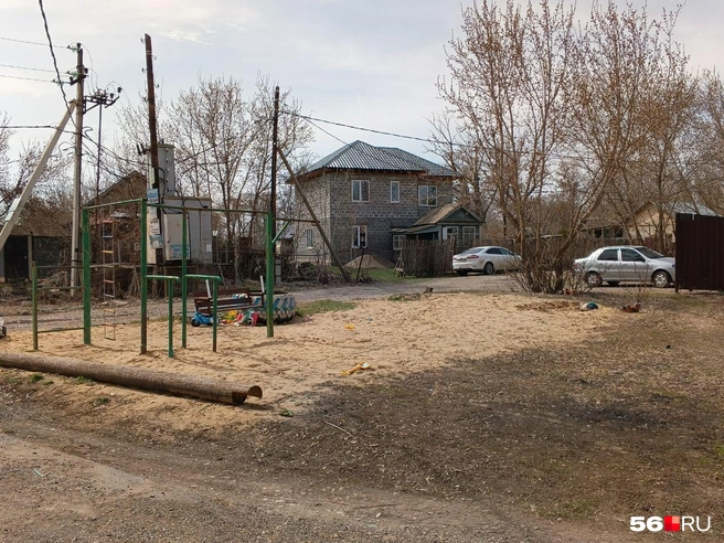 Детская площадка тоже в пешей доступности | Источник: Владислав Митрошин / 56.RU