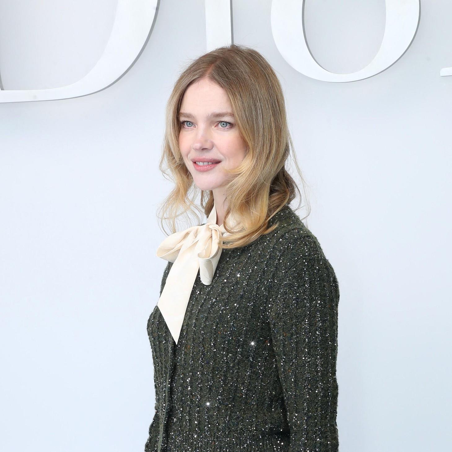 Наталья Водянова позирует в необъятных джинсах, а Ксения Собчак хвалится вниманием и подарками бренда: звездный показ Dior