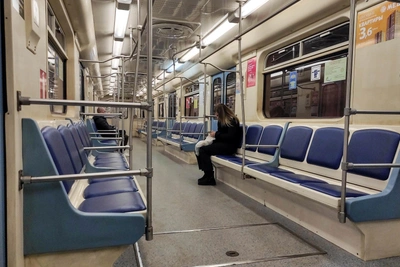 В нижегородском метро требуют включать телефоны при досмотре