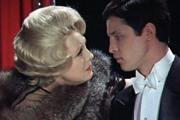 «Я старше его на 15 лет, и мы любим друг друга. Но как быть вместе, если его родители постоянно рядом?»