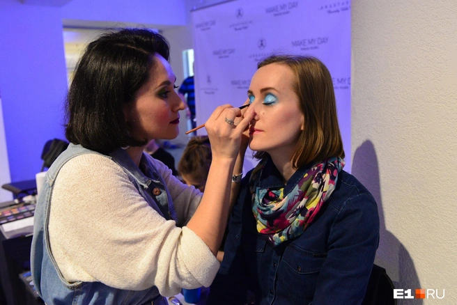 Блестки далеко не убирайте, зимой они вам еще понадобятся | Источник: Артём Устюжанин / E1.RU