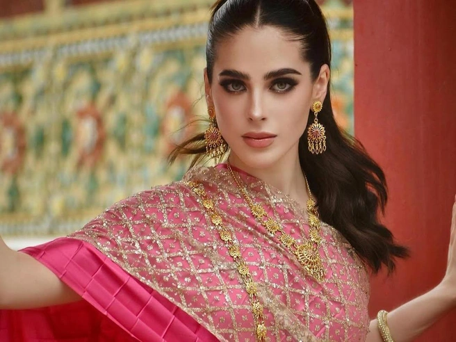 Взгляд Фатимы Бош, судя по всему, покорил членов жюри | Источник: fatimaboschfdz / Instagram.com (экстремистская организация, деятельность запрещена на территории РФ)