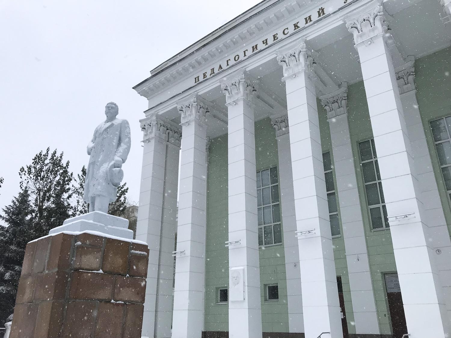 В крупном челябинском вузе задержки зарплат и сокращения. Готовят под снос?