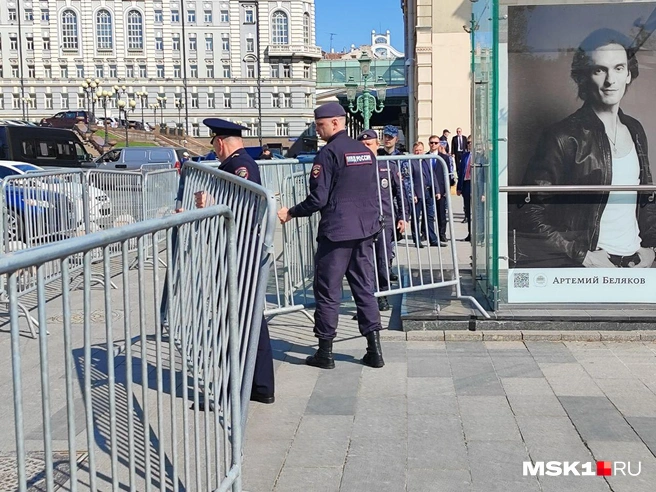 Большой театр оградили заборами  | Источник: Артем Устюжанин / MSK1.RU