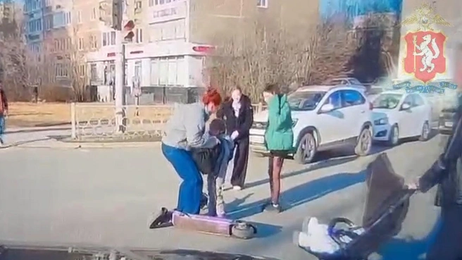 На ВИЗе самокатчицы сбили девочку | Источник: ГИБДД Свердловской области