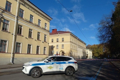 В Петербурге перекрыли участок Парадной улицы