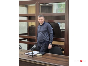 Защитнику обвиняемого приходилось его поправлять | Источник: Семен Коротов-Майбах / 164.RU