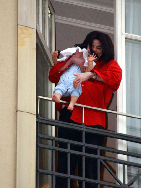 Каким был 2002 год: введение евро, гибель Бодрова-младшего, первый ребенок Джоли