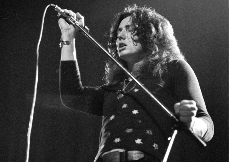 Дэвид Ковердейл (Deep Purple) на сцене Hammersmith Odeon. Лондон, 9 апреля 1974 года | Источник: Getty Images