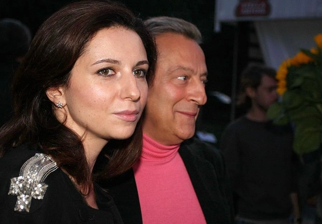 Алиса — единственная и горячо любимая дочь Геннадия Хазанова. Но чего ей стоила эта отцовская любовь? | Источник: Вадим Тараканов / ТАСС