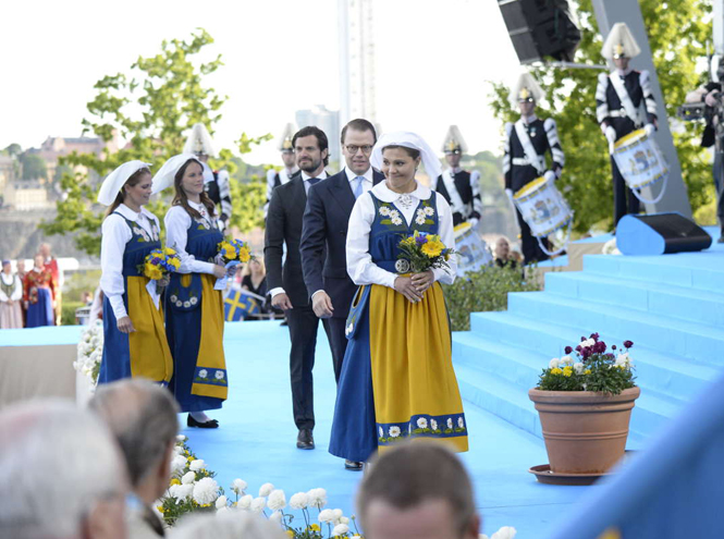 Фото №16 - Шведская королевская семья на праздновании Дня флага