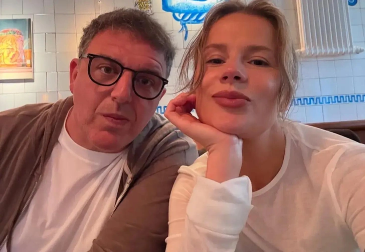 Артист часто делится снимками избранницы