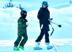 Лыжню: Анджелина Джоли проводит выходные на горнолыжном курорте