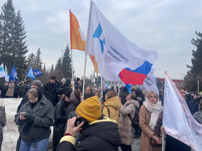 В центре Новосибирска собрались сотни горожан | Источник: Алёна Золотухина / NGS.RU