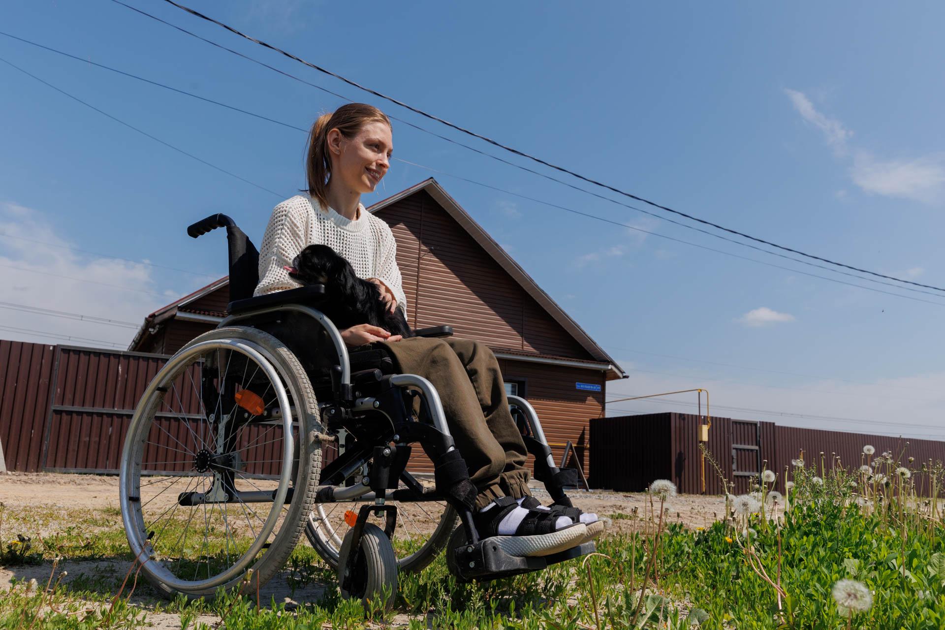 Перевели 40 тысяч за раз. Тюменке с ДЦП помогли собрать на электроколяску