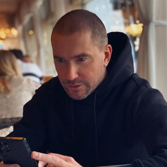 Винник, потерявший жену, дочь и сына в трагедии над Синаем: «10 лет как один миг. До сих пор не разобрался, как жить с этой болью»