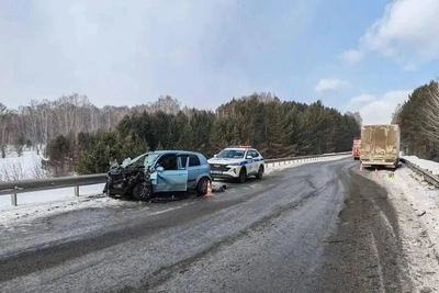 Легковушка столкнулась с грузовиком на «дороге смерти»