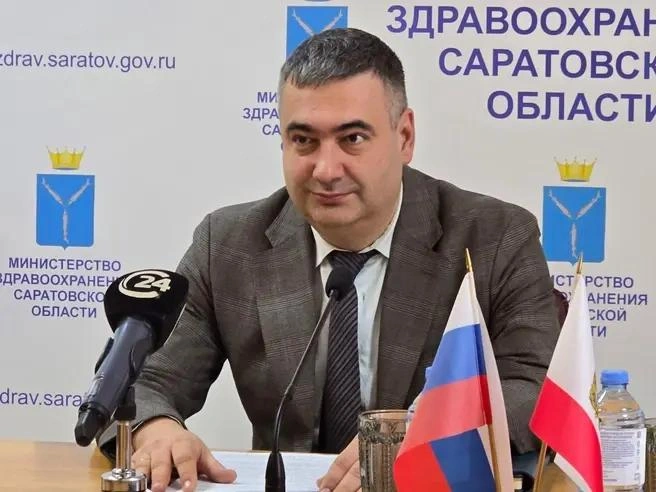 Замминистра здравоохранения Денис Грайфер надеется, что в новогодние праздники распространение темпы роста заболеваемости снизятся | Источник: Семен Коротов-Майбах / 164.RU