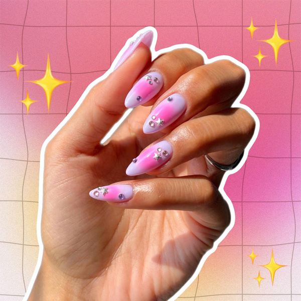 Розовый маникюр со стразами и звездами — самый модный дизайн ногтей, вдохновленный Барби