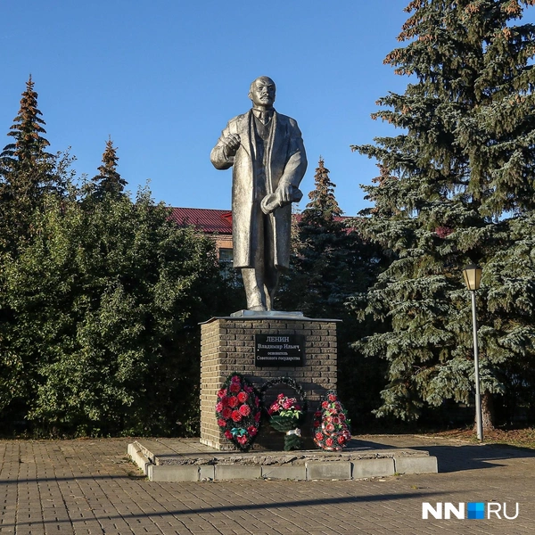 Как и полагается, на главной площади города стоит памятник Ленину | Источник: Наталья Бурухина / NN.RU