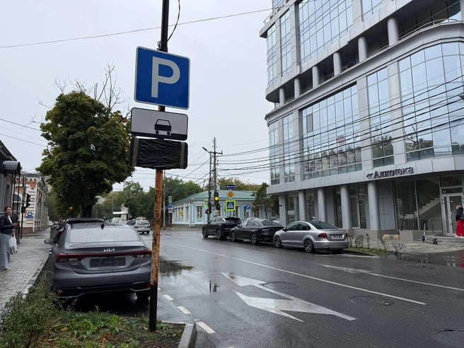Пока правила не действуют, знак закрыли мусорным пакетом. Фото сделано 29 сентября  | Источник: 93.RU