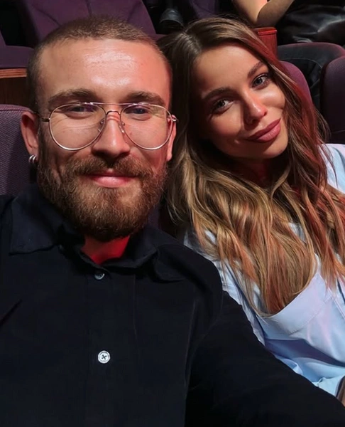 Илья сотрудничает с Дашей Храмовой