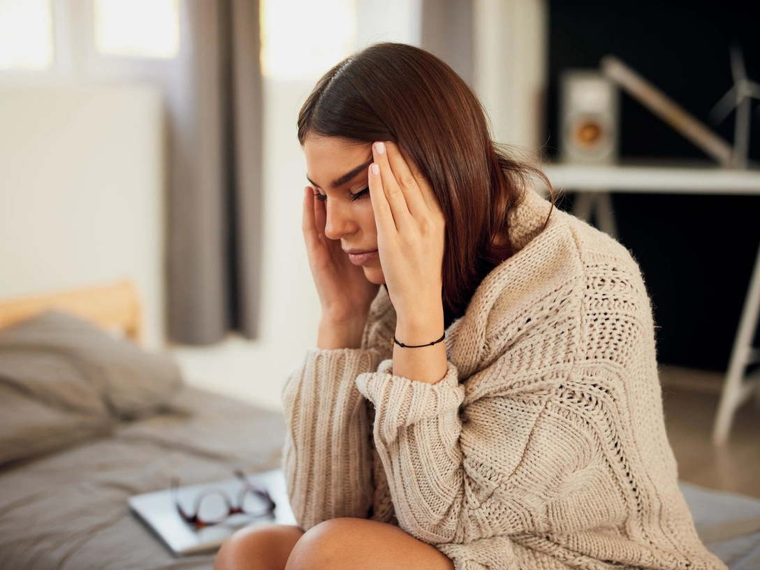 Не просто усталость: 9 типов головной боли (и о чем они говорят) | marieclaire.ru