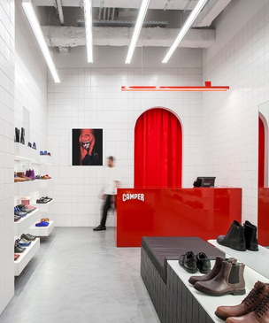 Красное на белом: бутик Camper в Москве от студии Asketik