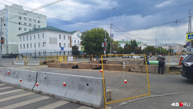 В последние годы в городе стали ставить бетонные ограждения после трагического случая с такси | Источник: Александр Лисихин / 45. RU 