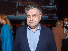 Новым ведущим телеигры «Сто к одному» на «России 1» станет продюсер Александр Акопов