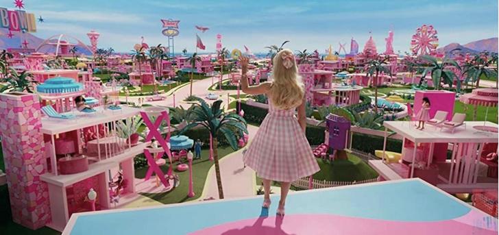 Марго Робби появилась на премьере в единственном кутюрном Барби-платье — и оно не розового цвета