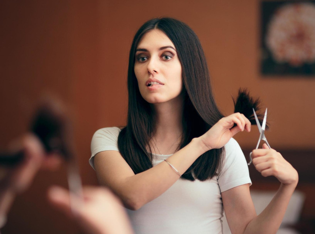 Не рискуйте: почему нельзя стричь волосы самой себе — 5 опасных последствий