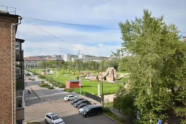 Вид из окна: вдалеке виднеется проспект Мира | Источник: Avito / avito.ru