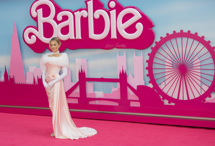 Еду Барби заказывали? Поклонники куклы по всему миру готовят розовые блюда — паста, суши и не только