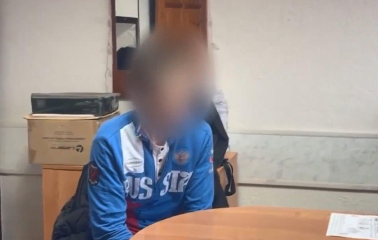 «Мать говорила, что у него что-то с мозгами»: соседи школьника, убившего учительницу в Добрянке, рассказали о его семье