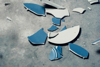 «Раньше мы с парнем просто ругались, а теперь деремся. Обидно, что он отвечает»