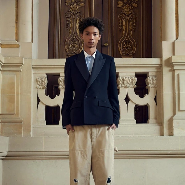 Мужской Dior глазами Джонатана Андерсона: деним, вышивка и дух Лиги Плюща