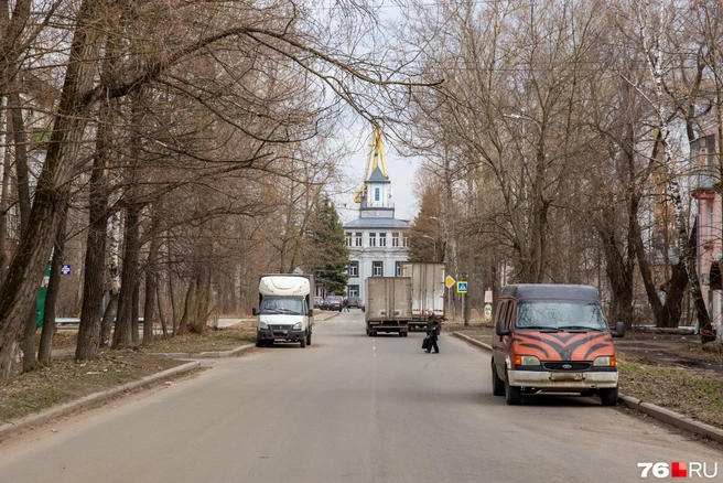 Главная улица ведет к речному порту | Источник: Кирилл Поверинов / 76.RU