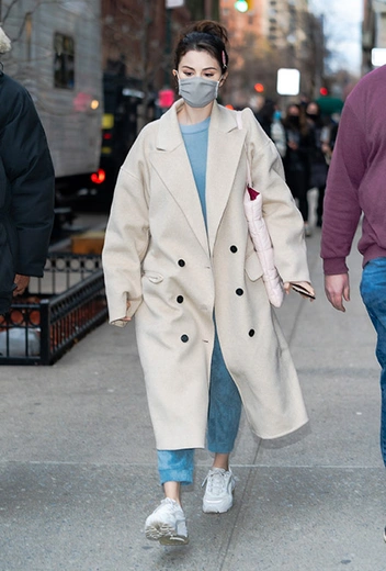 Селена Гомес в Нью-Йорке | marieclaire.ru