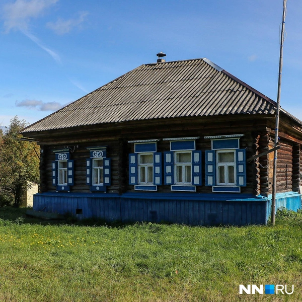 Некоторые дома еще посещают люди, но постоянно в деревне никто не живет | Источник: Наталья Бурухина / NN.RU