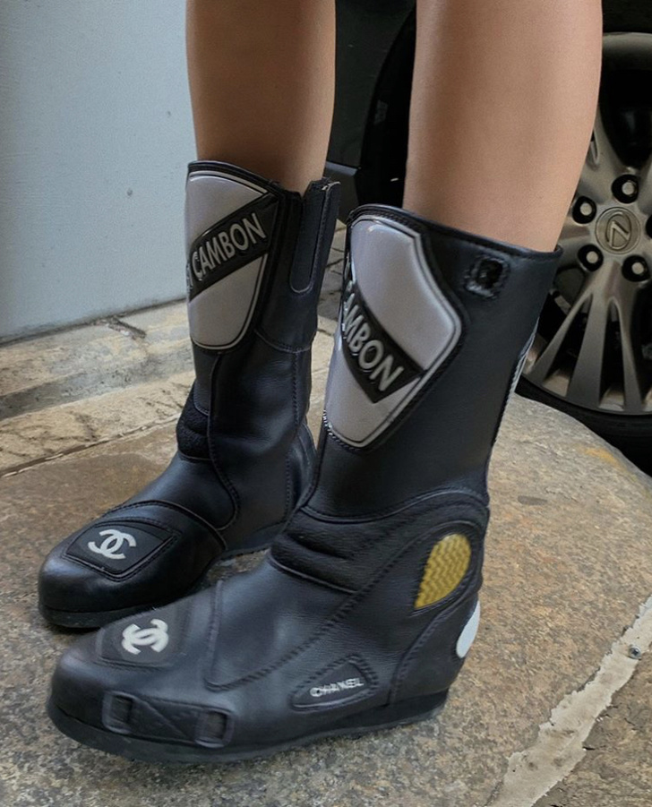 Что носить в дождь? Эльза Хоск выбирает ботинки мотоциклиста, и это очень стильно!