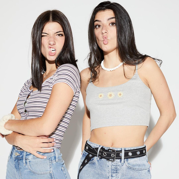 Чарли и Дикси Д'Амелио: изучаем стиль самых модных сестричек из TikTok