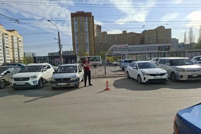 Омич на Renault Logan сбил коляску с семимесячным ребенком