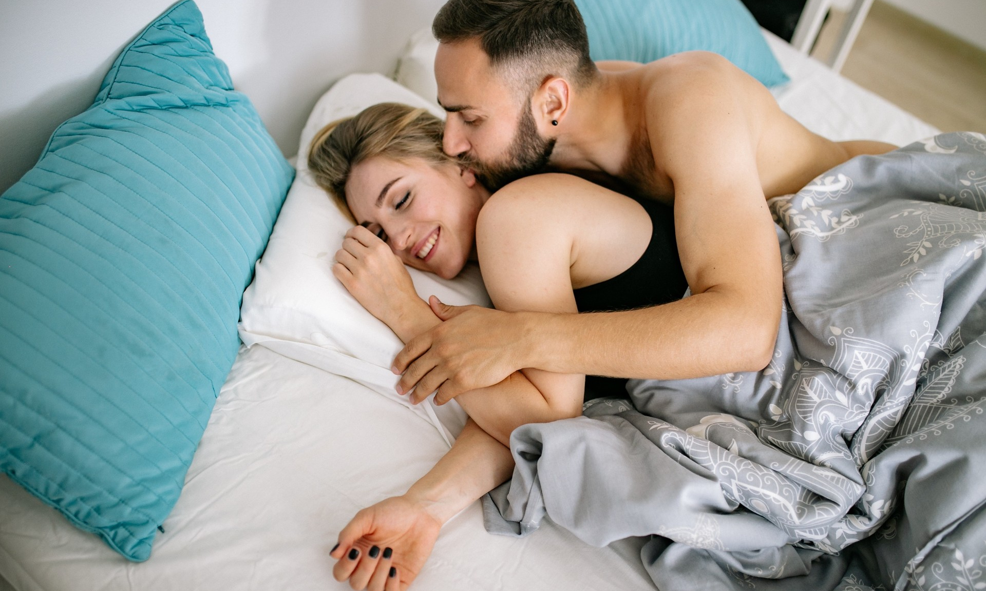Как использовать подушку в сексе?
