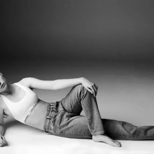 Лотти Мосс снялась в рекламе Calvin Klein
