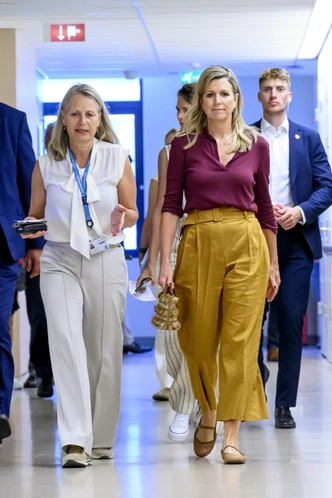 Лен и модные балетки из рафии: королева Максима показала летний образ | marieclaire.ru