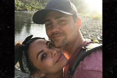 Актриса Janel Parrish и муж Chris Long разводятся