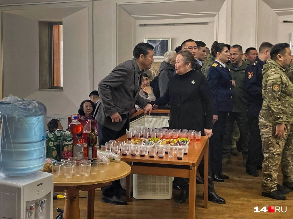 К поминальному столу никто не подошел | Источник: Надежда Ефимова / 14.RU