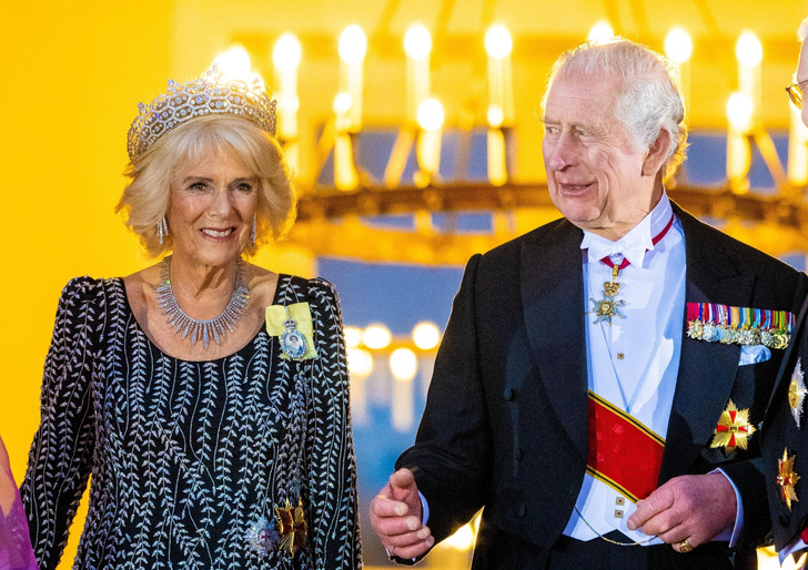 Королевская семья почтила память Елизаветы II, умершей год назад. Принц Гарри держался в стороне