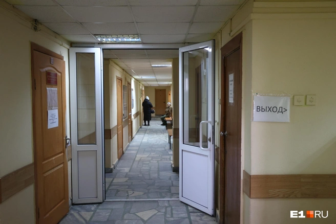 После похорон сына Юлия не вылезает из судов  | Источник: Владислав Лоншаков / E1.RU